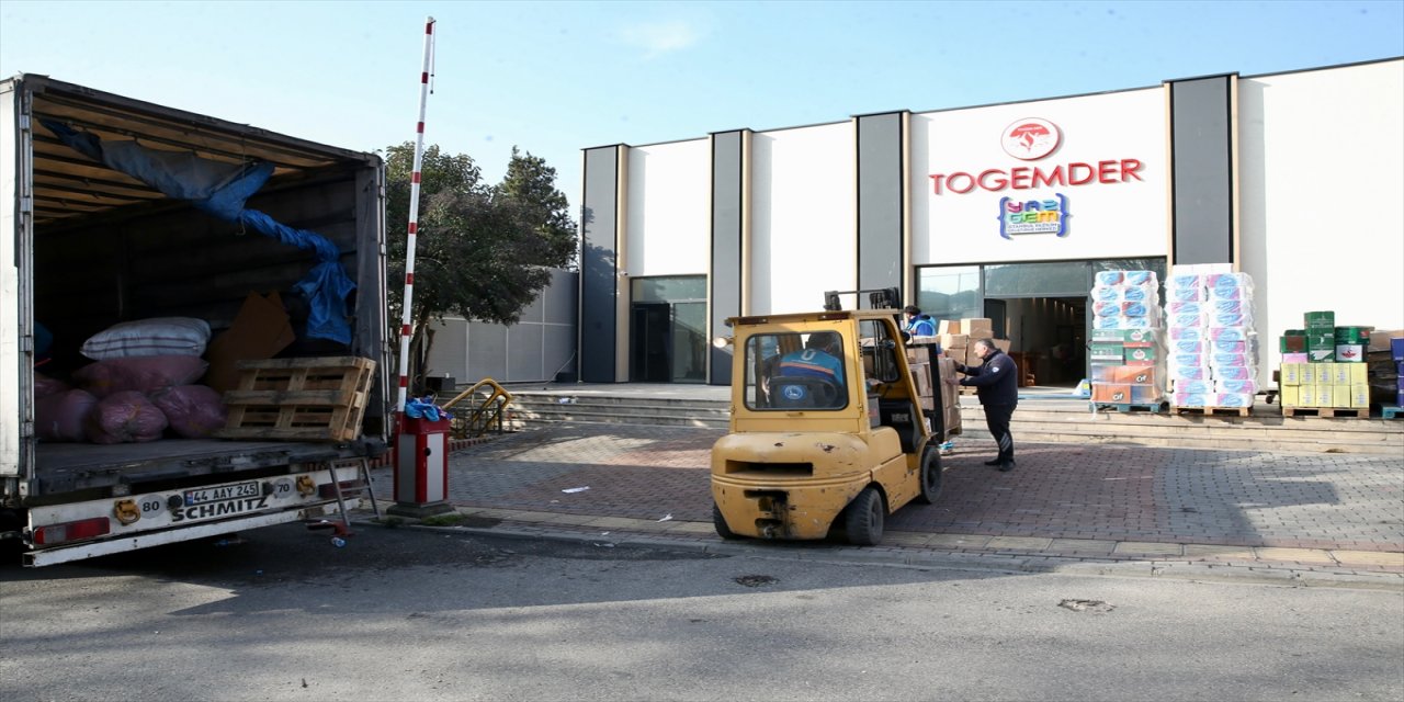 TOGEMDER Adıyaman'daki depremzedelere ramazan yardımı gönderdi