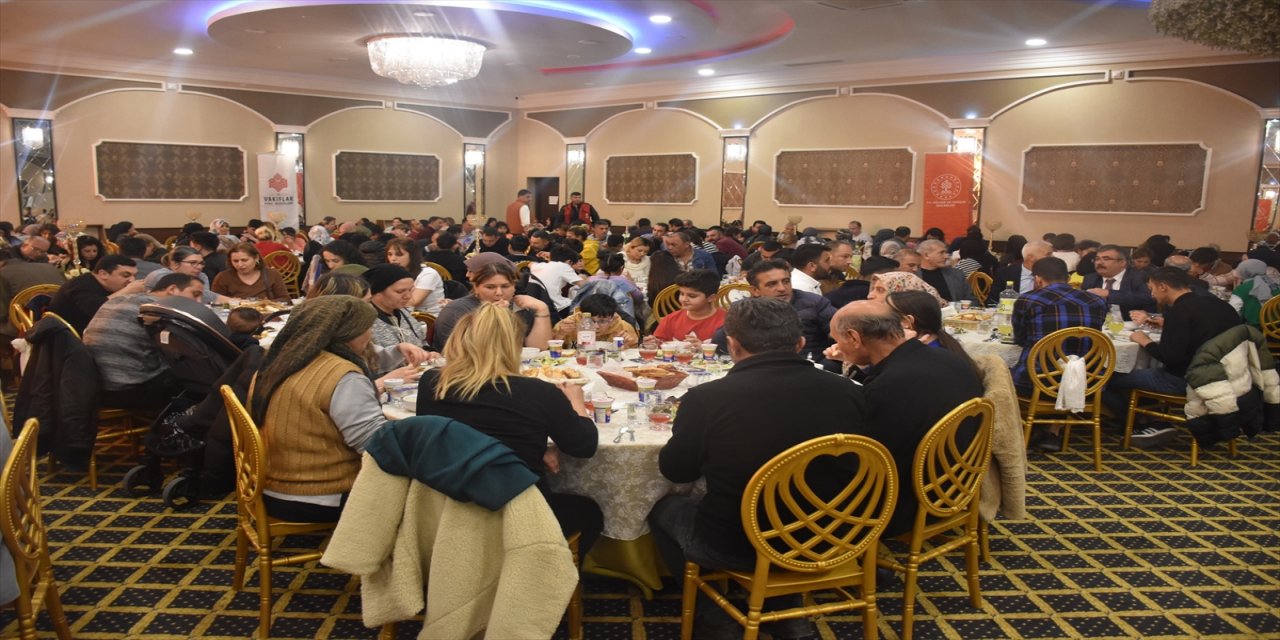 Adana'da "Birr Lokma Bin Sofra" iftar programı düzenlendi