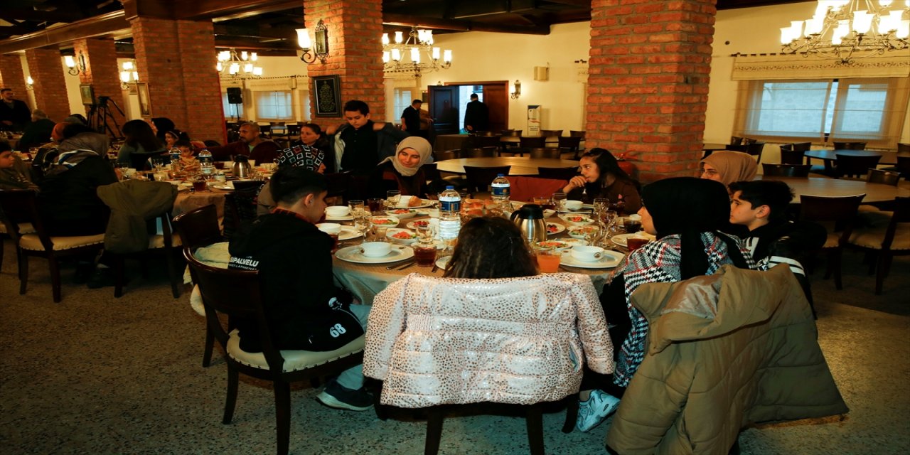 Anadolu Yayıncılar Derneği, depremzedeler için iftar programı düzenledi