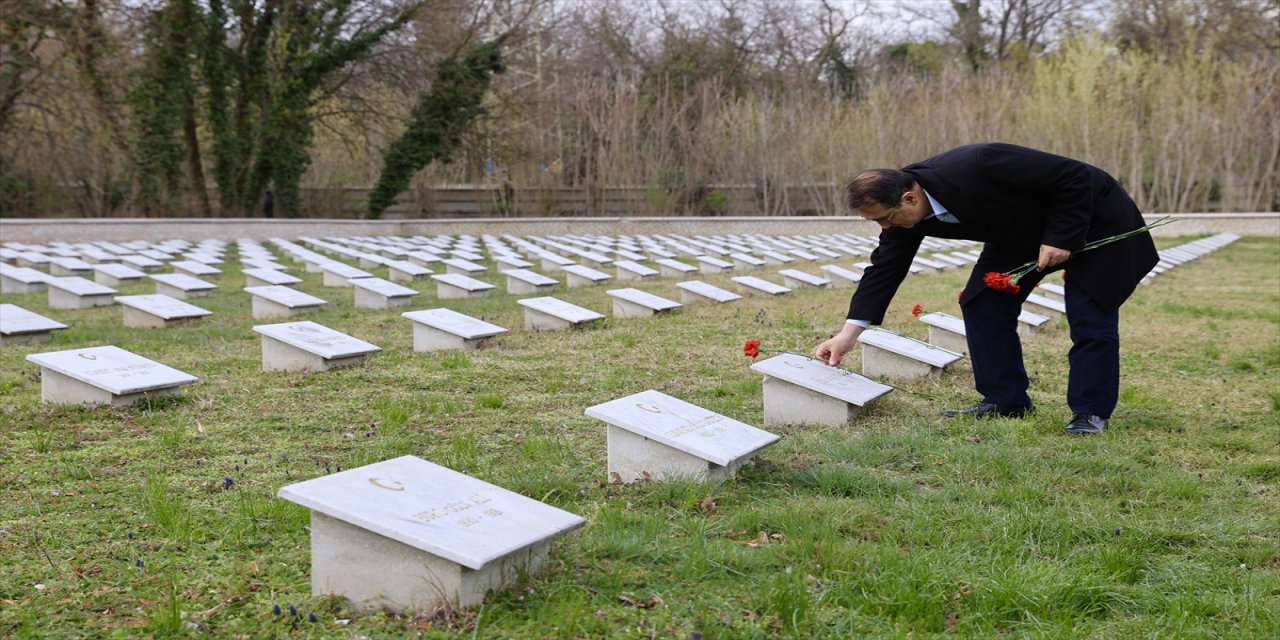 Enerji ve Tabii Kaynaklar Bakanı Dönmez, Budapeşte'deki Türk Şehitliği'ni ziyaret etti
