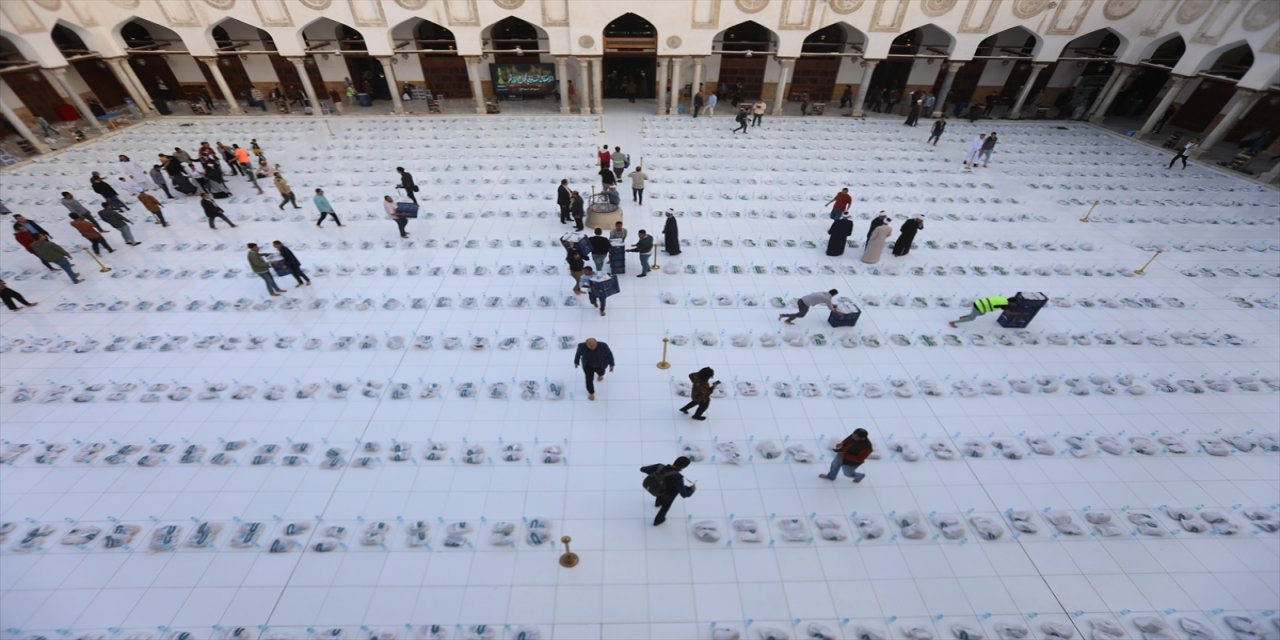 Ezher Kurumu her gün 4 bin yabancı öğrenciye iftar veriyor