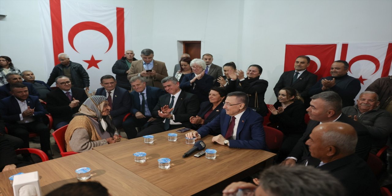 Cumhurbaşkanı Yardımcısı, Gazimağusa'da Kıbrıslı Türklerle bir araya geldi.