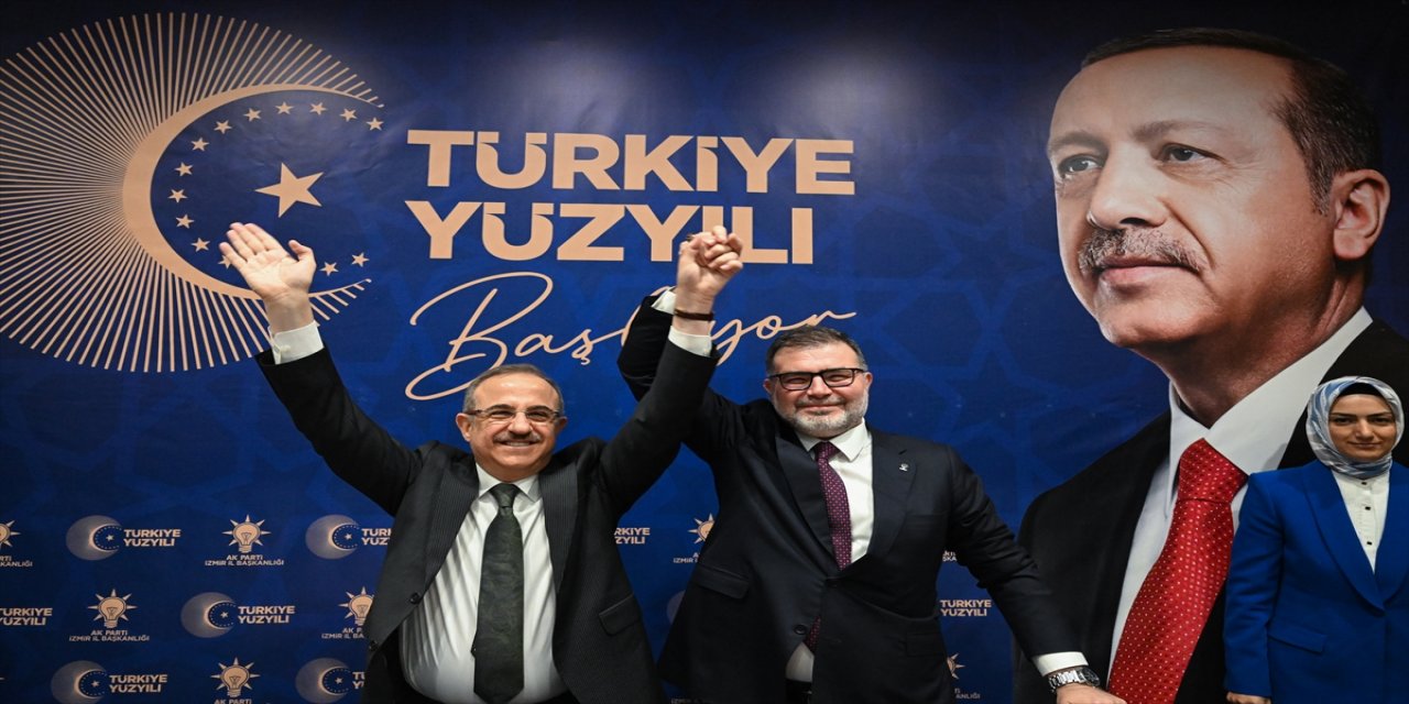 AK Parti İzmir Başkanlığında devir teslim töreni düzenlendi.