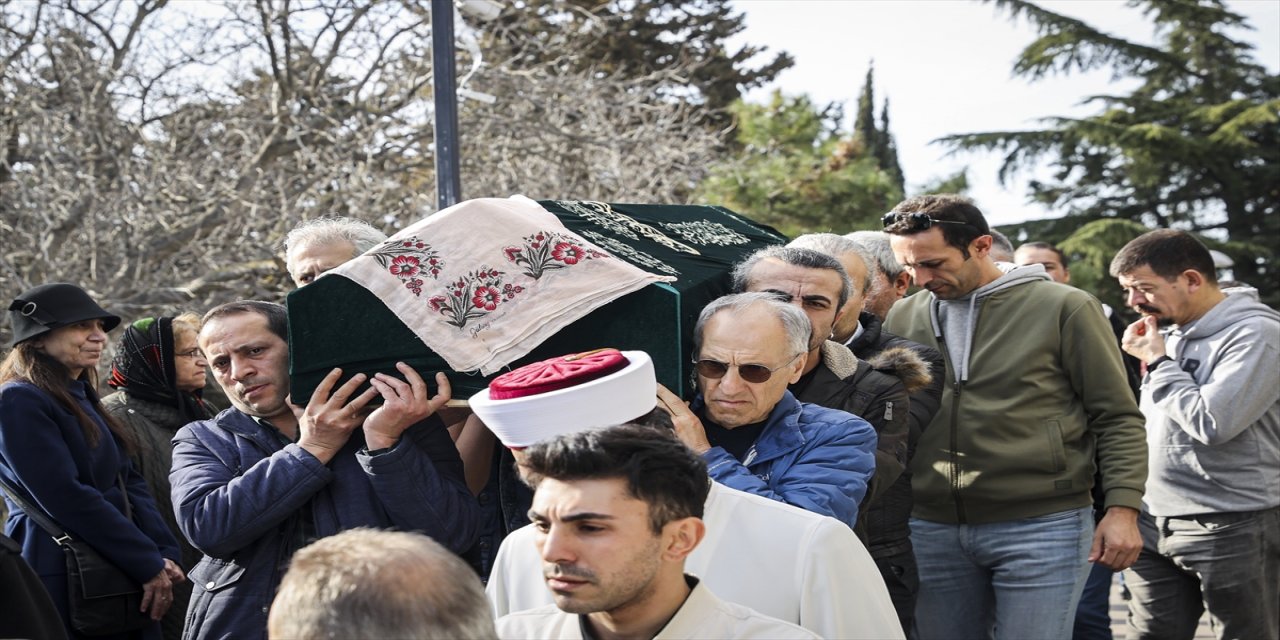 Eşini öldürüp intihar eden kadının cenazesi toprağa verildi.