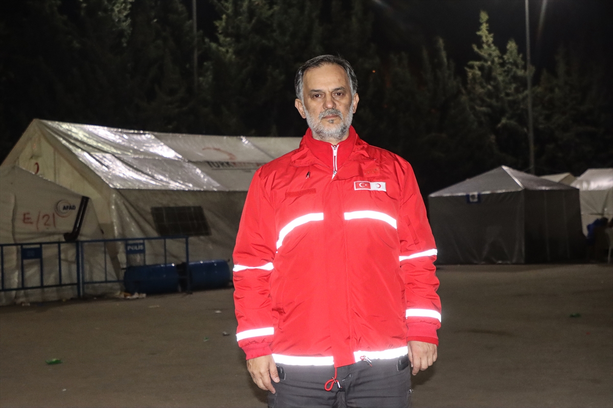 Türk Kızılay, deprem bölgelerinde yemek hizmetine devam ediyor