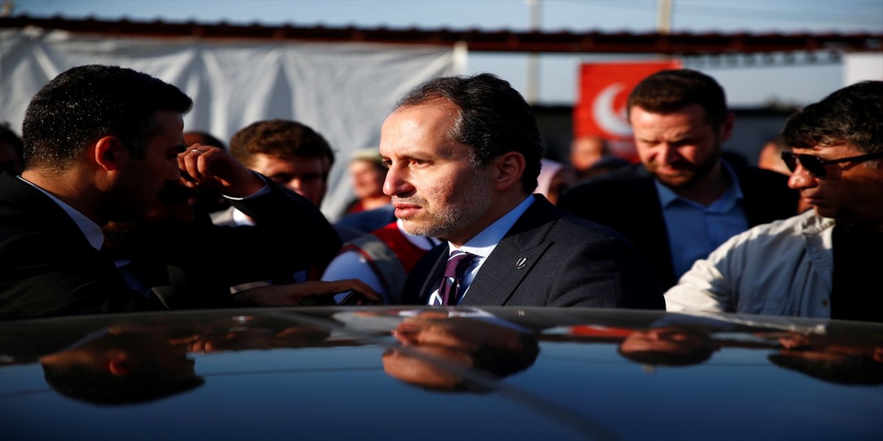 Erbakan, Hatay'da çadır kentleri ziyaret etti.