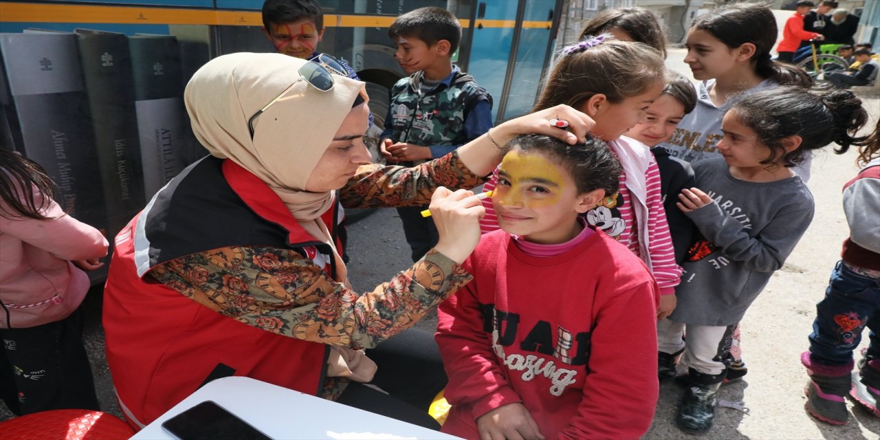 Adıyaman'da Depremzede çocukların yüzü sosyal aktivitelerle gülüyor.
