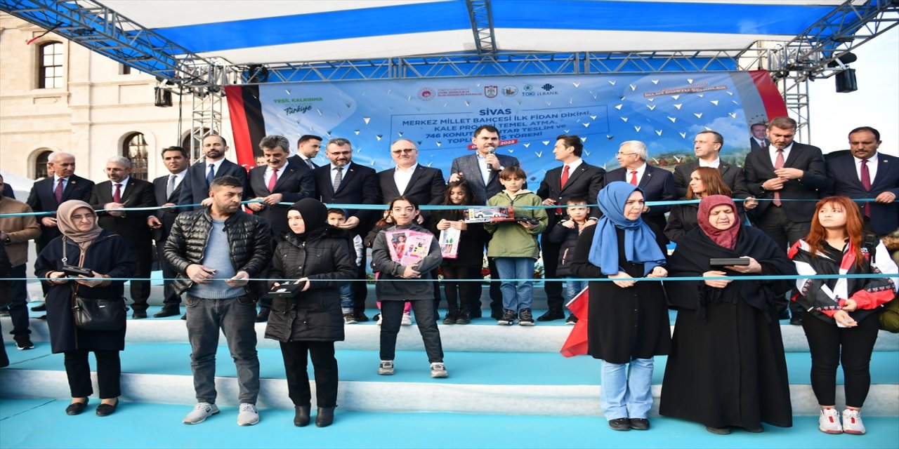Bakan Kurum, Sivas'ta temel atma ve anahtar teslim töreninde konuştu: