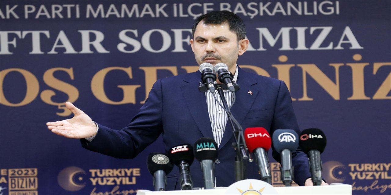 Bakan Kurum depremzedelerle iftarda bir araya geldi: