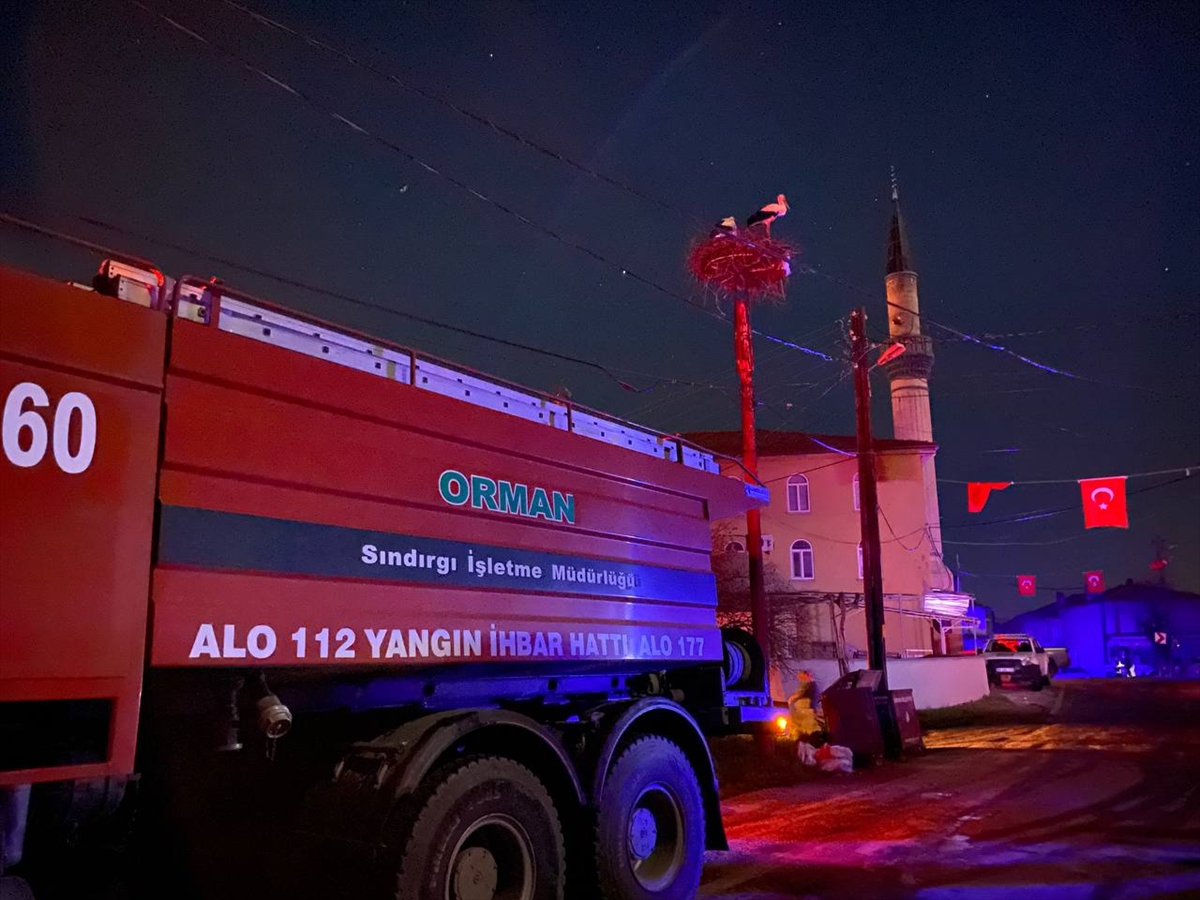 Balıkesir'de çıkan yangında 4 ev kullanılamaz hale geldi