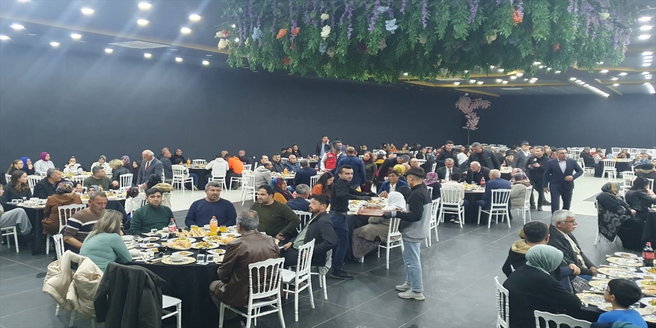 Osmaniye'de şehit aileleri ve gaziler için iftar programı düzenledi
