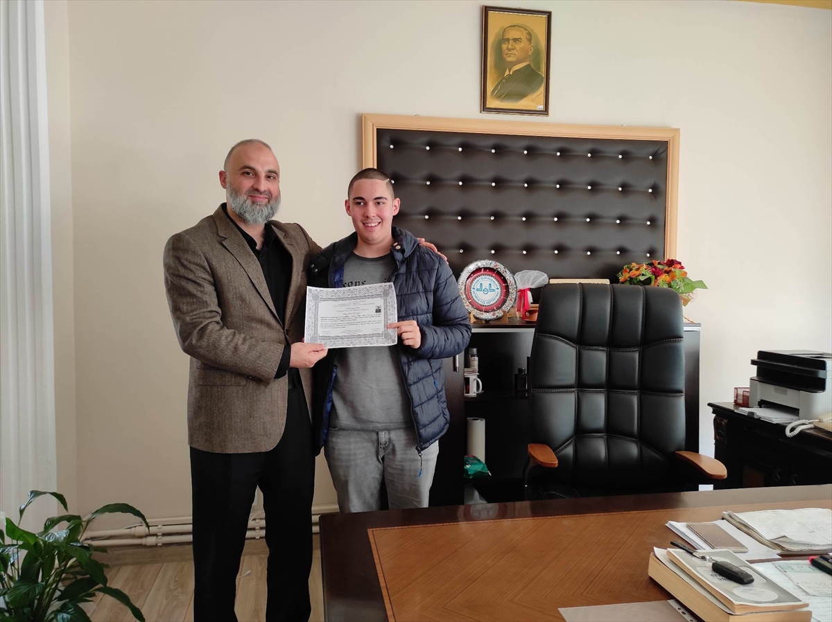 Türk arkadaşıyla Edirne'ye gelen Avusturyalı, Müslümanlığı seçti