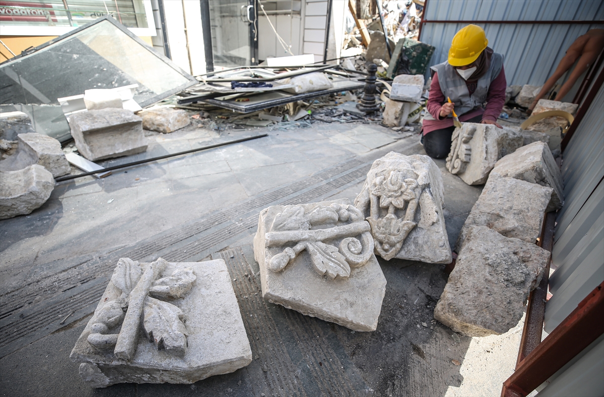Depremlerde tamamen yıkılan Antakya Ulu Camii'nin nitelikli eserleri kurtarılıyor
