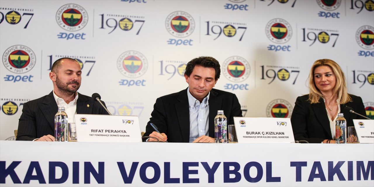 Fenerbahçe Voleybol Takımı'nın yeni sırt sponsoru 1907 Fenerbahçe Derneği oldu.