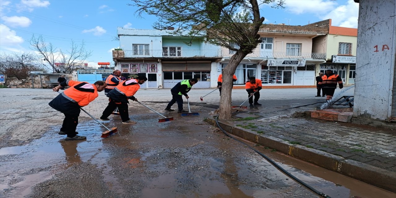 Şanlıurfa'da sağanak sonrası temizlik çalışması başlatıldı