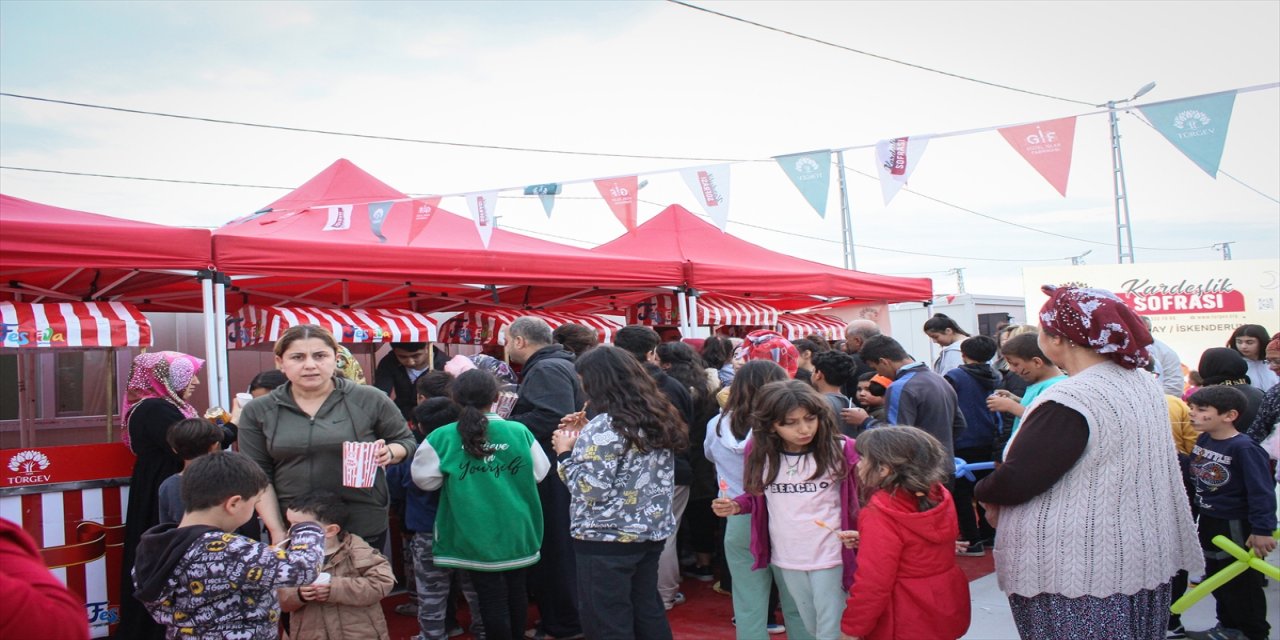 TÜRGEV "Kardeşlik Sofrası" depremzedeler için İskenderun’da kuruldu