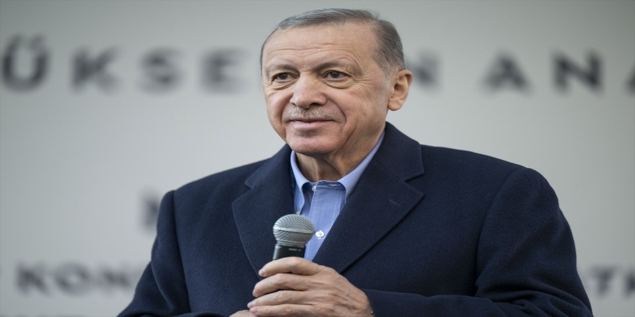 Cumhurbaşkanı Erdoğan, deprem konutları temel atma ve anahtar teslim töreninde.