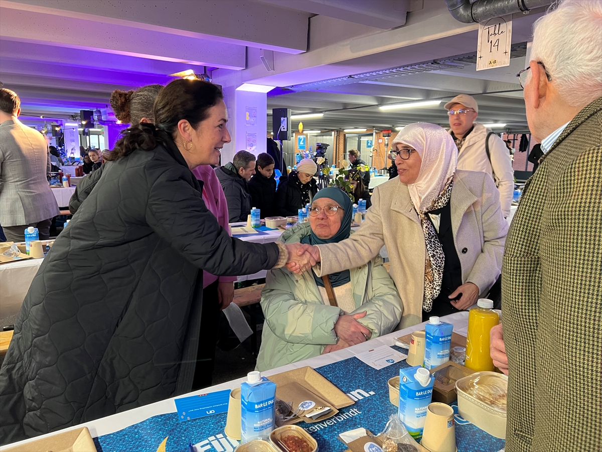 Amsterdam Belediye Başkanı Halsema "sokak iftarı"na katıldı