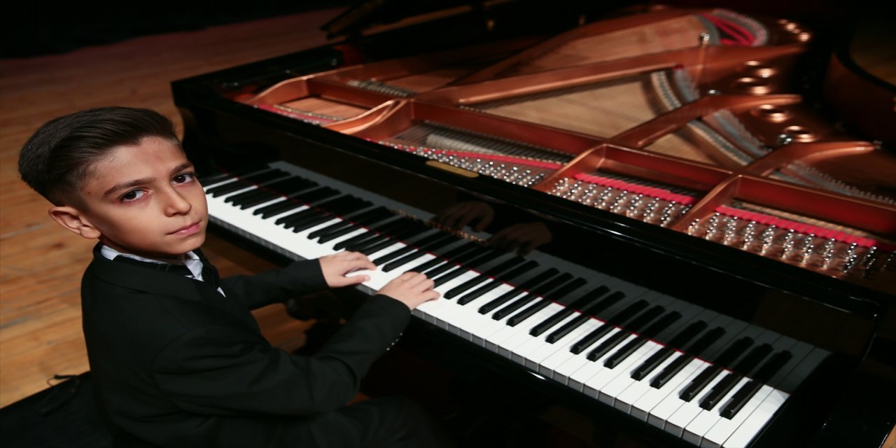 11 yaşındaki Türk yeteneği Uluslararası Mozart Yarışması'nda birincilik kazandı.
