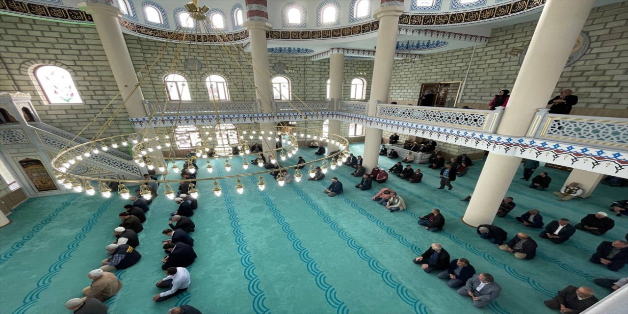 AK Parti'li Belgin Uygur, Balıkesir'de cami açılışında konuştu: