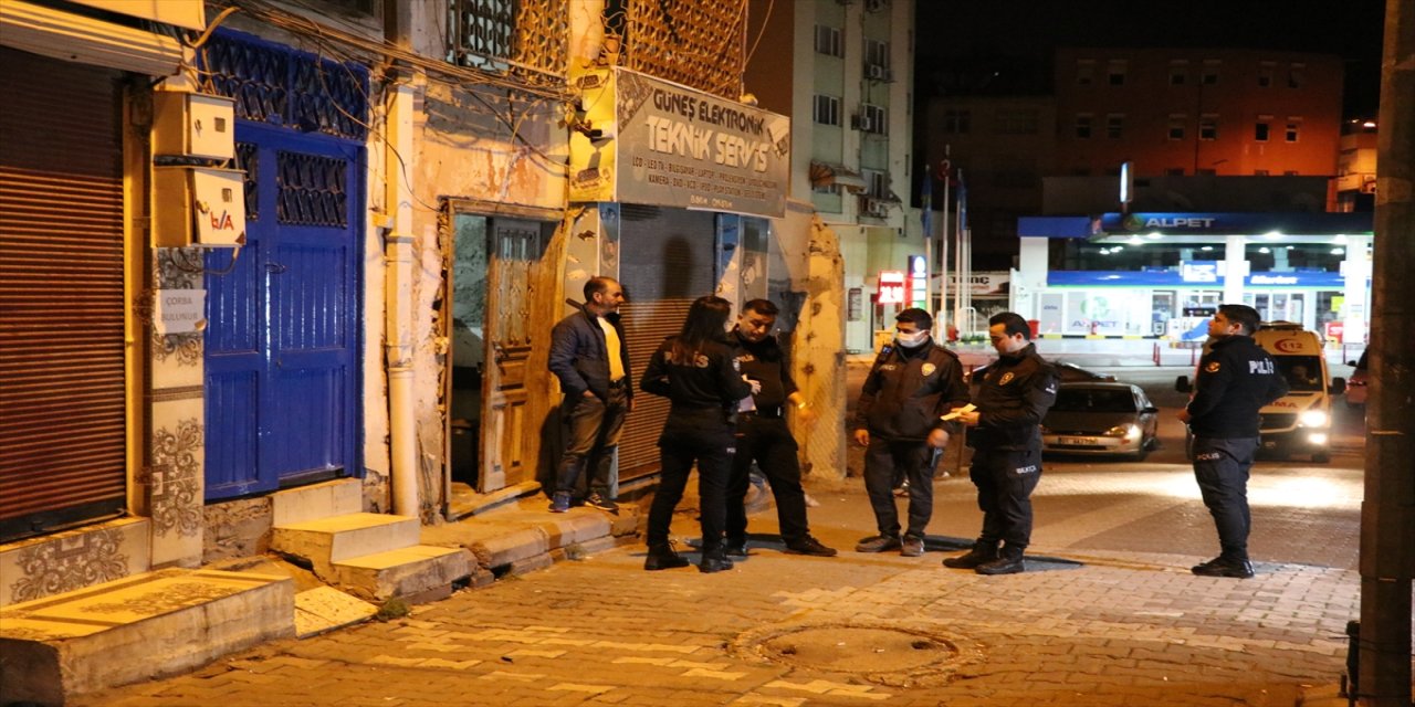 Adana'da yalnız yaşayan bir kişinin evinde cansız edenine ulaşıldı.