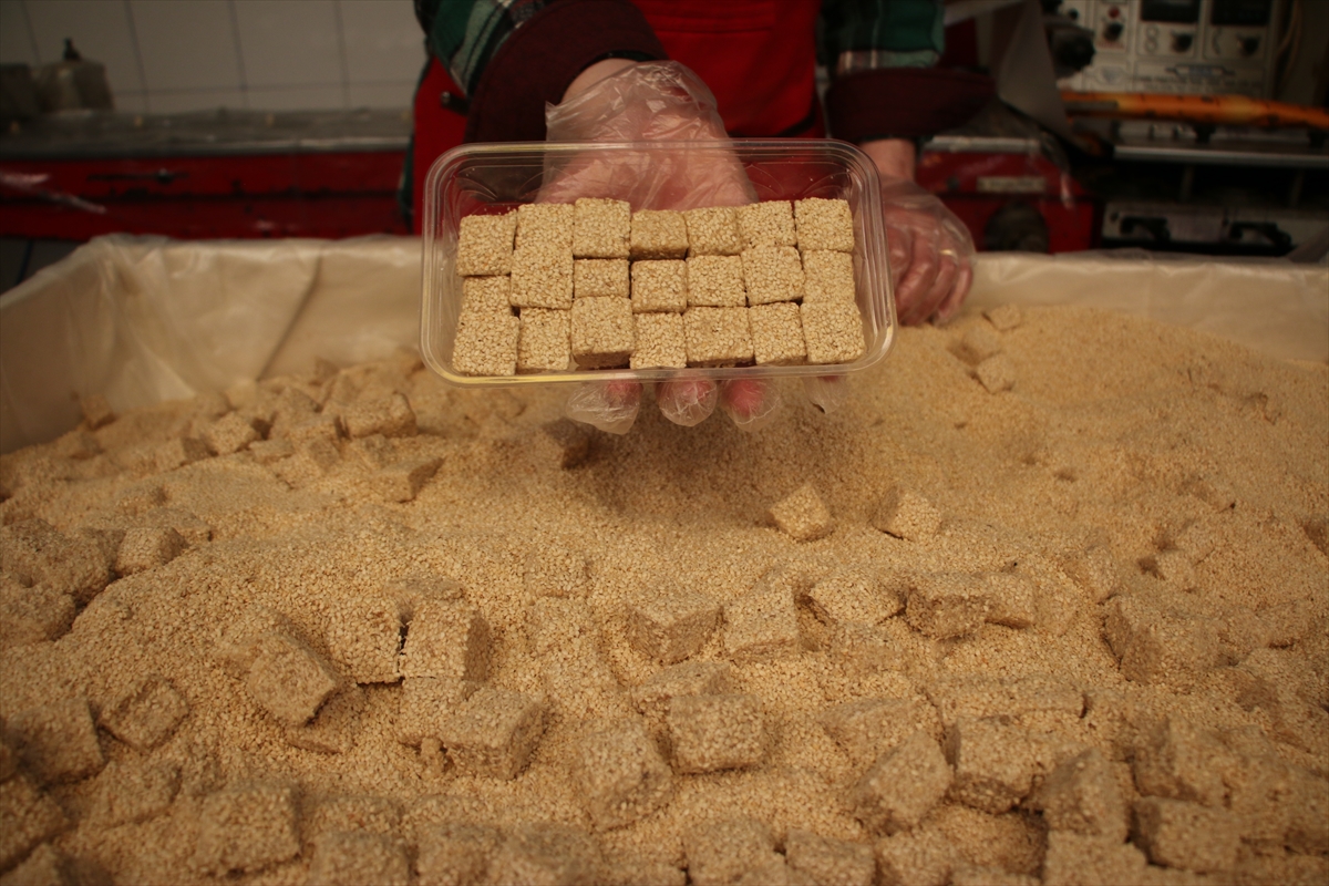 Kütahya'nın tescilli "paşa helvası" bayramda misafirlerin ağızlarını tatlandıracak