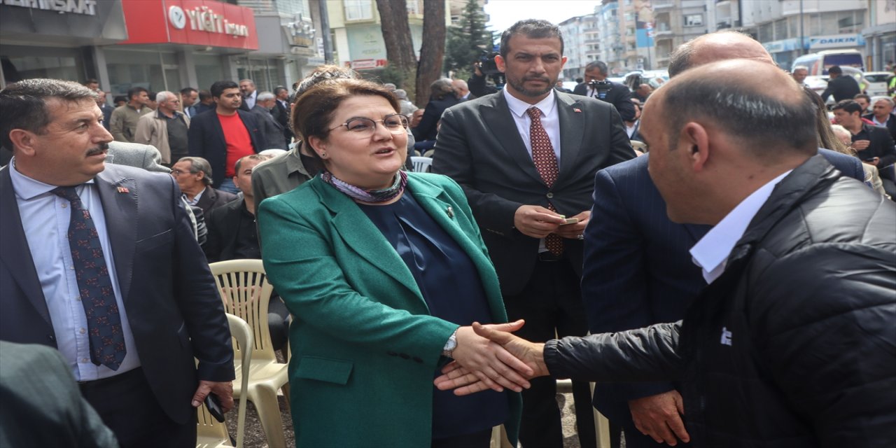 Bakan Yanık Osmaniye'de konuşma yaptı.