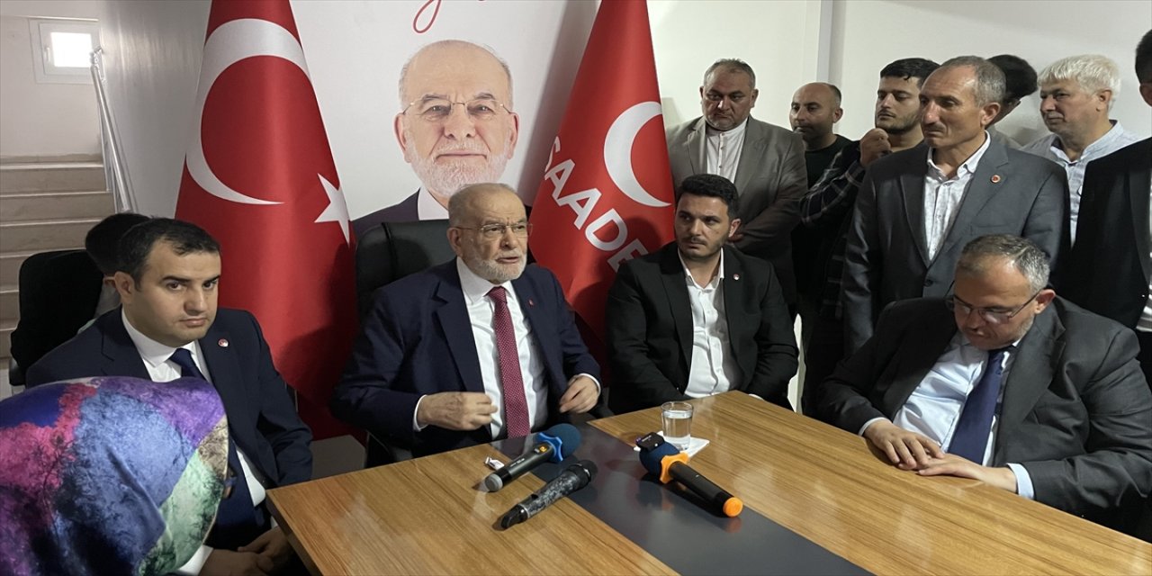 Karamollaoğlu, Mersin'de partililerin bayramını kutladı.