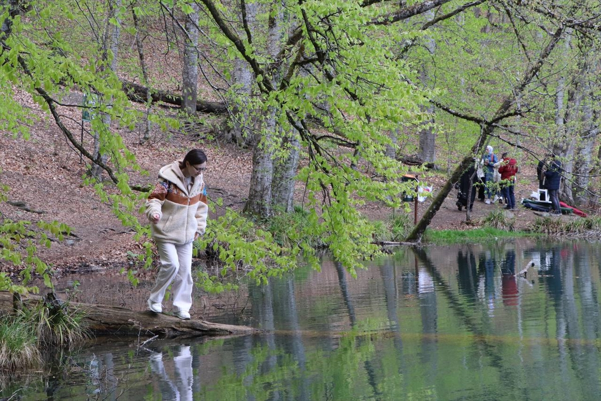 Doğa tutkunu tatilciler, Ramazan Bayramı'nda Yedigöller'i tercih etti