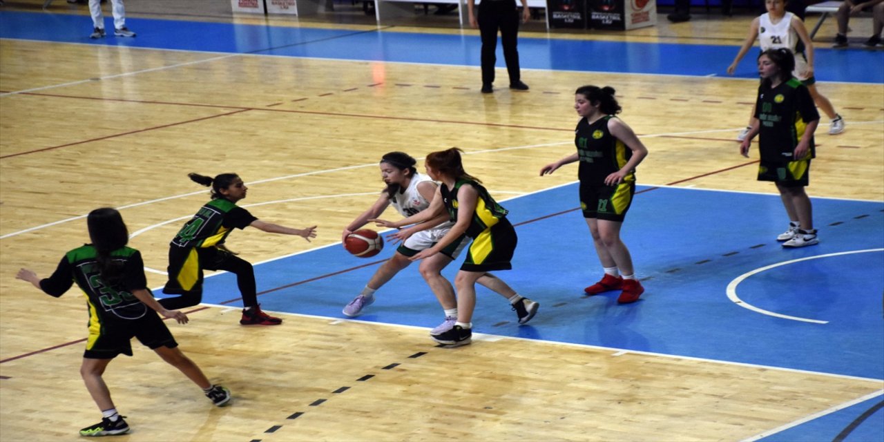 TBF 16 Yaş Altı Kızlar Anadolu Şampiyonası başladı.