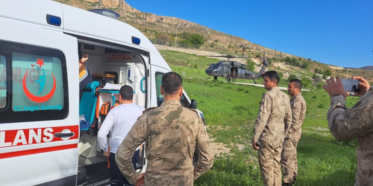 Tunceli’de kalp krizi geçiren kişi helikopterle hastaneye ulaştırıldı.