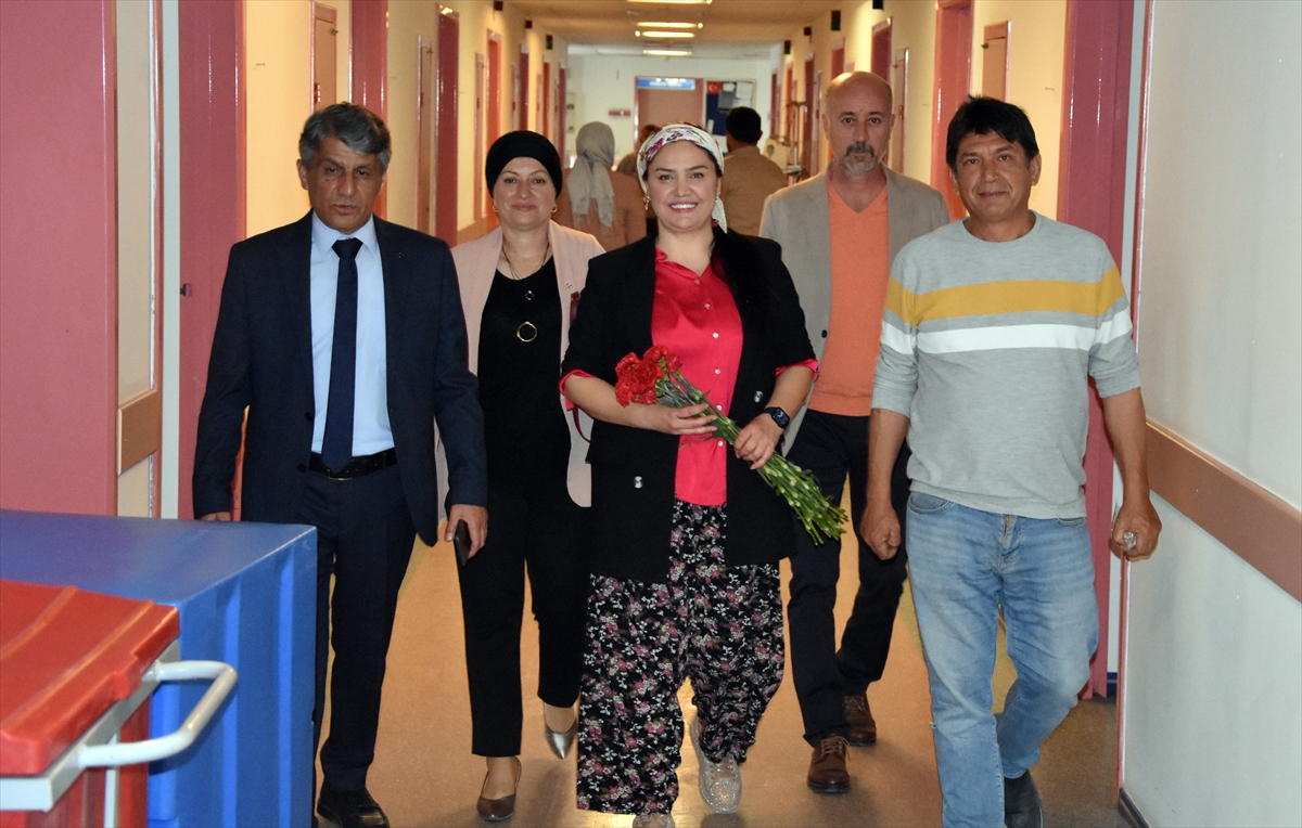 Seçim çalışmasını "şalvar"la sürdüren MHP'li