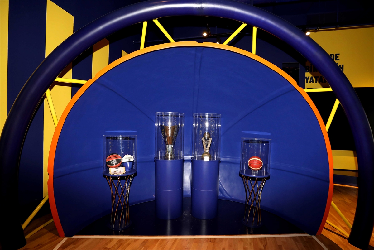 Fenerbahçe'nin kazandığı FIBA Kadınlar Avrupa Ligi kupası, müzesinde