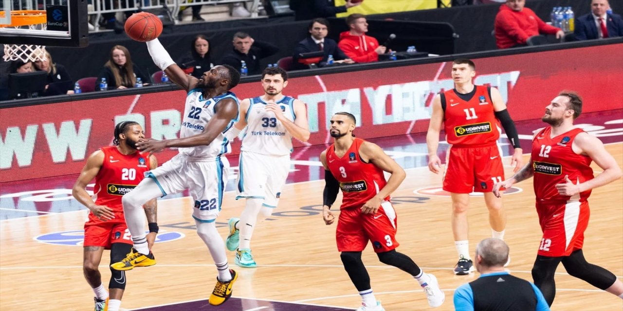 Türk Telekom kupada finale yükseldi. Prometey: 74 - Türk Telekom: 76