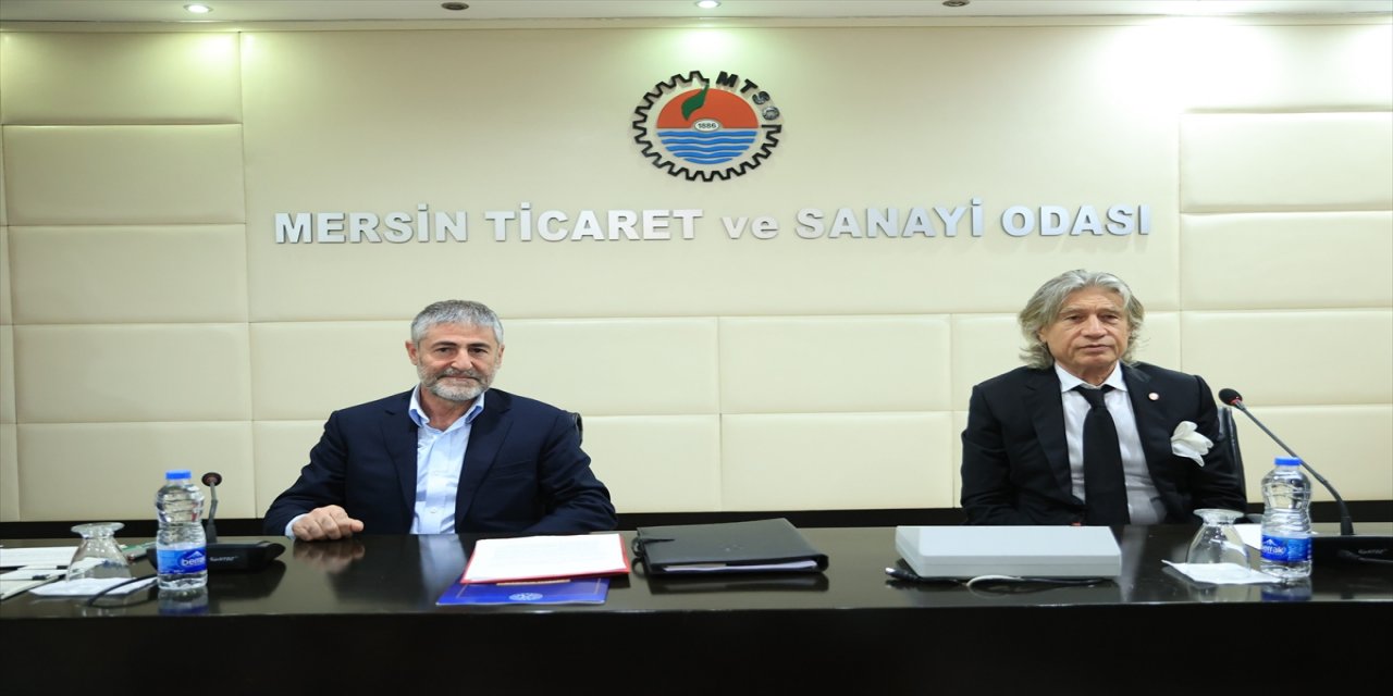 Bakan Nebati Mersin'de konuşma yaptı.