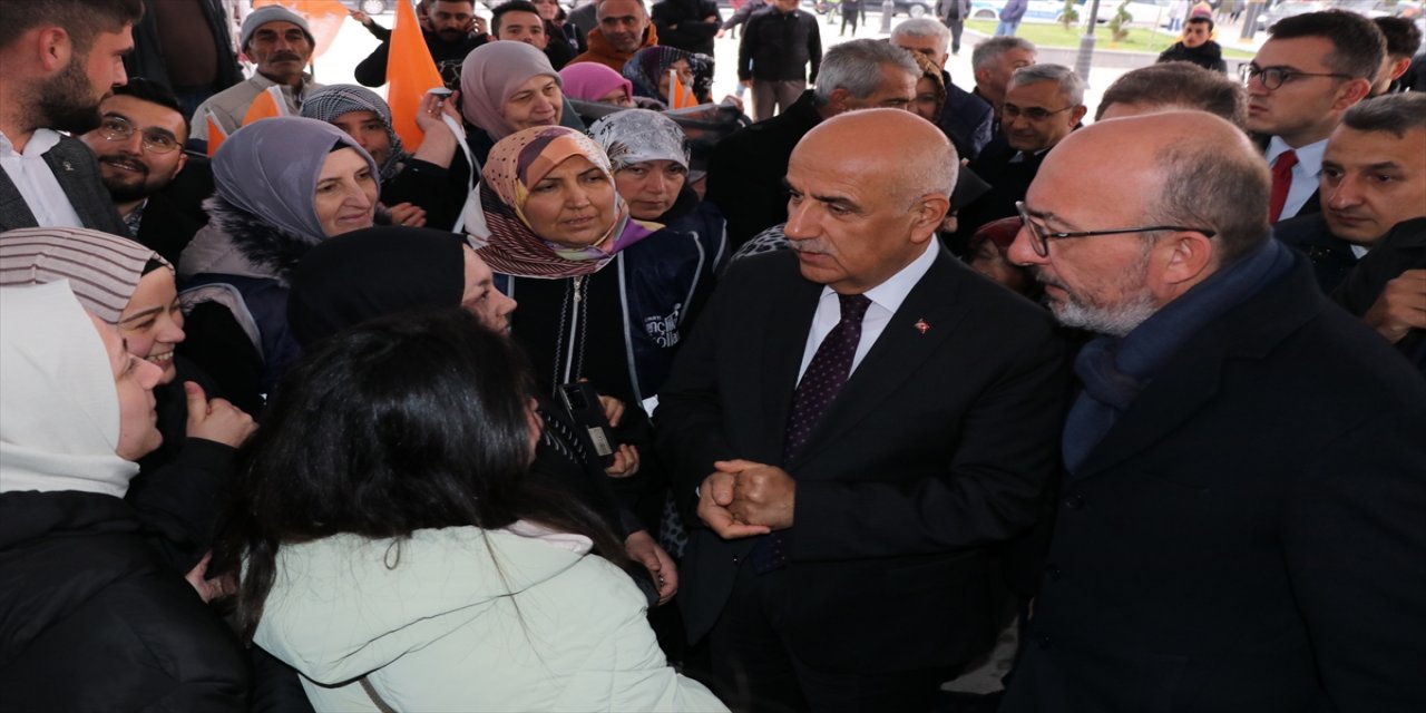 Bakan Kirişci, Kütahya Valiliğine ziyaret gerçekleştirdi.