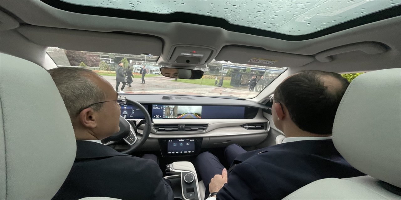 Azerbaycan Ekonomi Bakanı Cabbarov, Samsun'da Togg kullandı