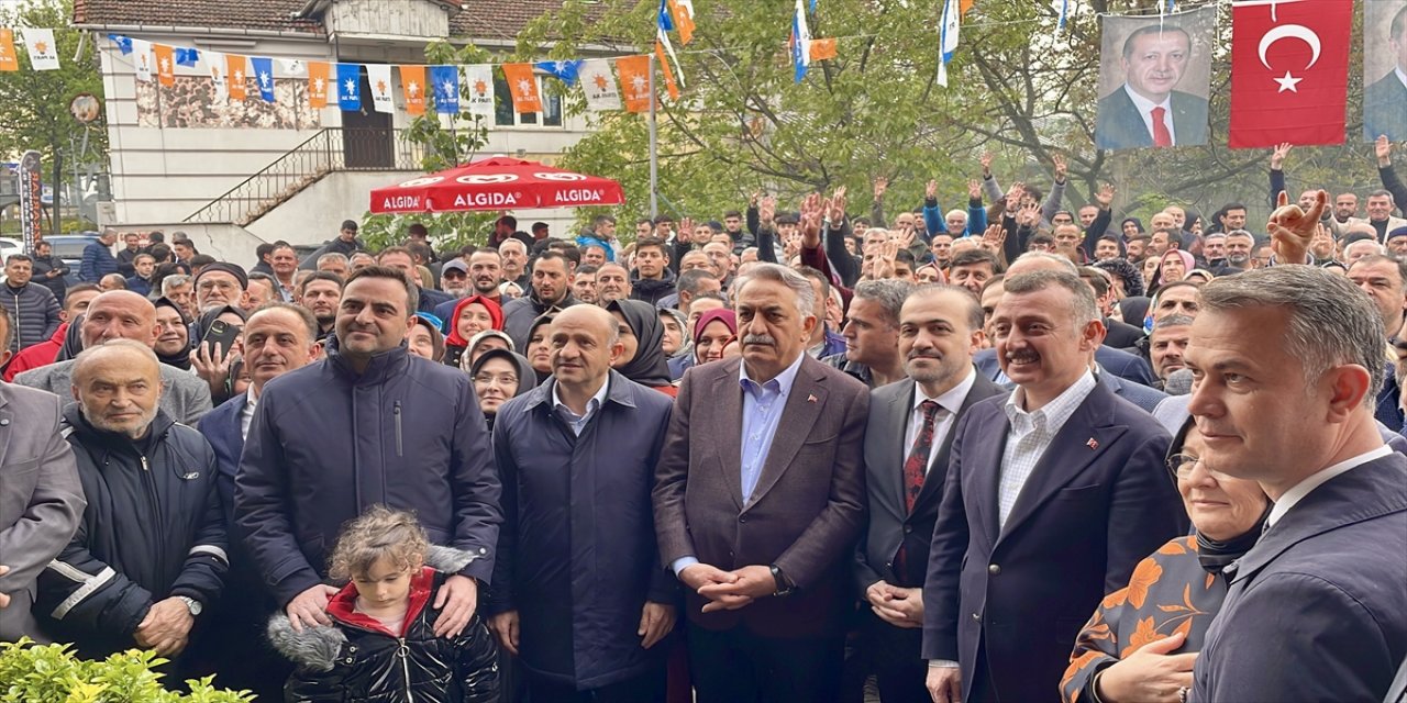 AK Parti Genel Başkan Yardımcısı Yazıcı Kocaeli'de konuşma yaptı.