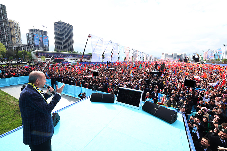Daktilo makinelerinin Başbakanlık önüne atıldığı günleri hatırlıyoruz