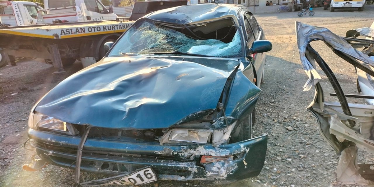 Otomobilin çarptığı bisikletli 2 çocuk ağır yaralandı.