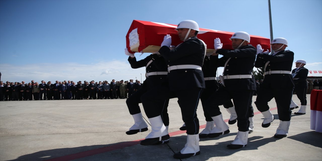 Tel Abyad'da şehit olan iki polis için Şanlıurfa'da tören düzenlendi.