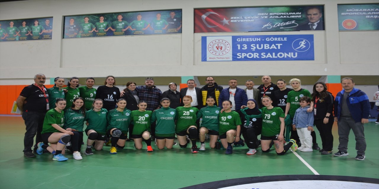Görele Belediyespor Kadın Hentbol Takımı genç yeteneklerle yoluna devam ediyor.