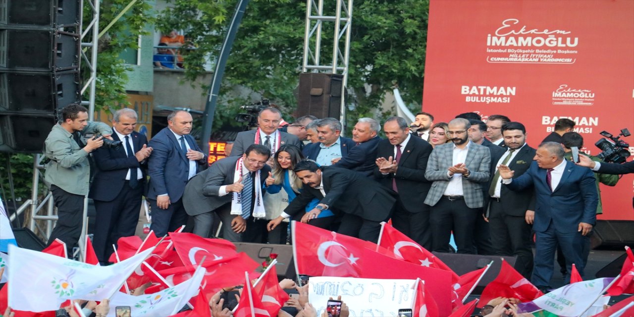 İmamoğlu Batman'da Halk Buluşması'na katıldı.