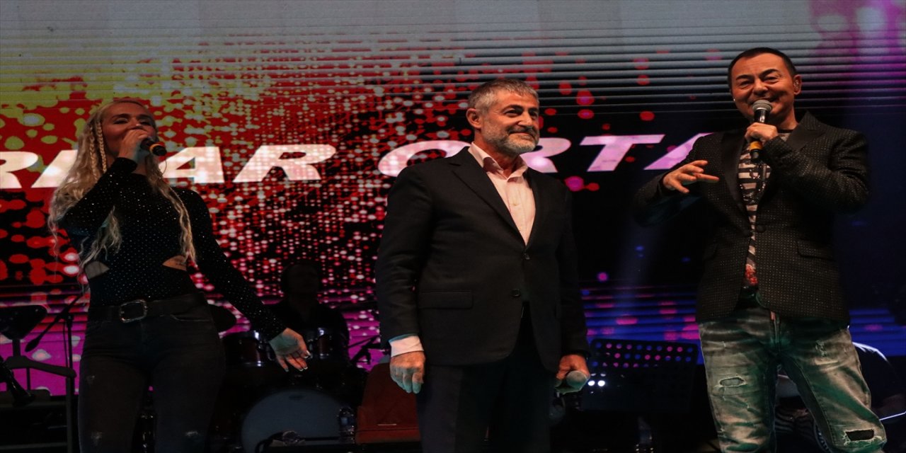 Bakan Nebati, Mersin'de "Gençlik Buluşması"nda konuşma yaptı.