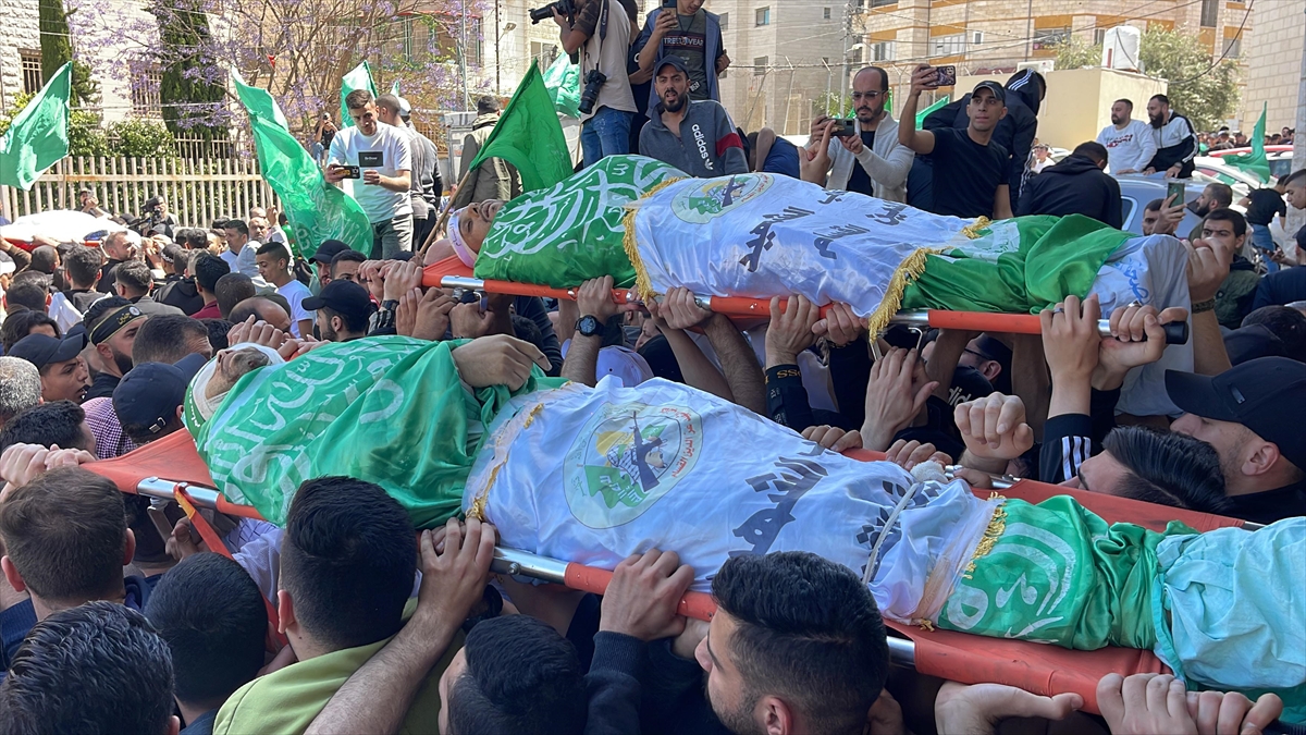 İsrail askerlerinin Nablus'ta öldürdüğü 3 Filistinlinin cenazesi toprağa verildi
