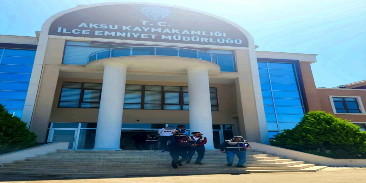 Antalya'da hırsızlık iddiasıyla yakalanan 3 şüpheli tutuklandı.