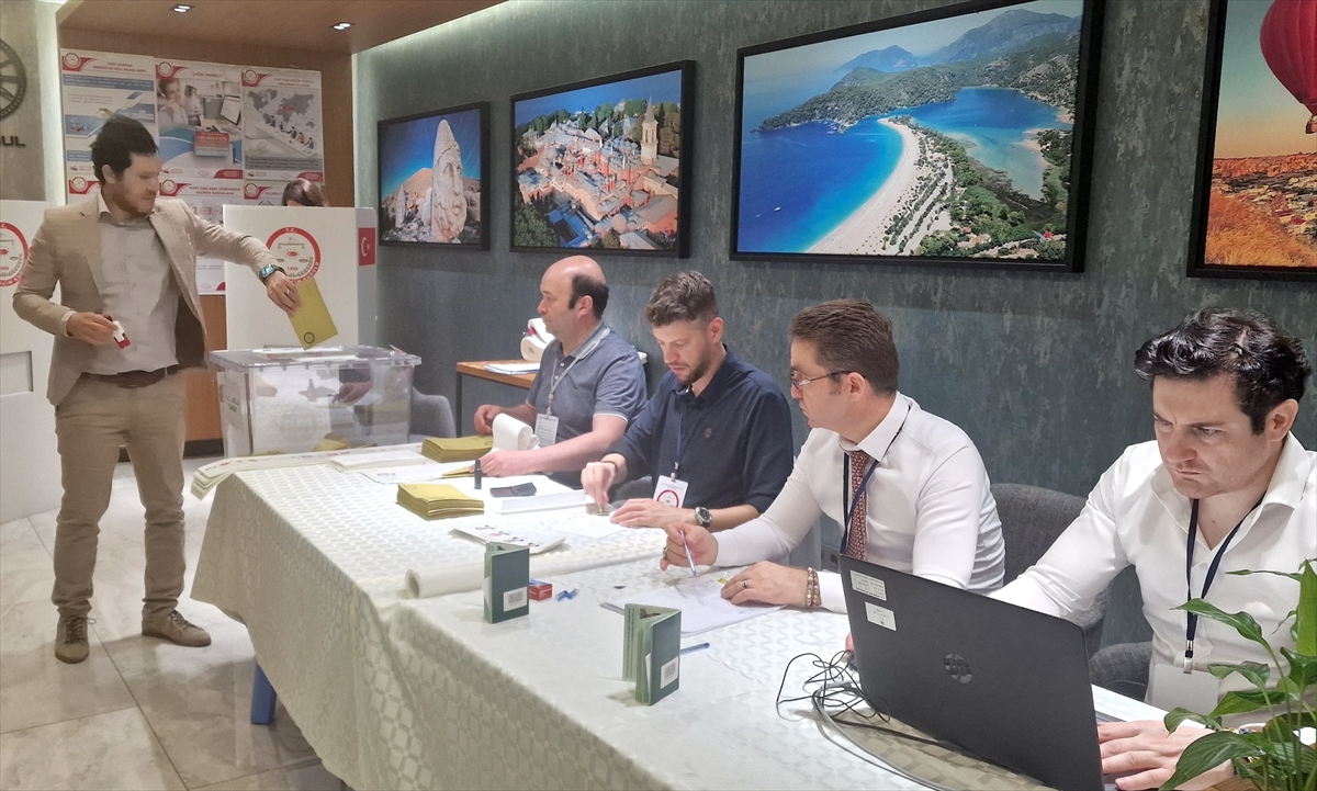 Özbekistan’daki Türk seçmenler 14 Mayıs seçimleri için sandık başında