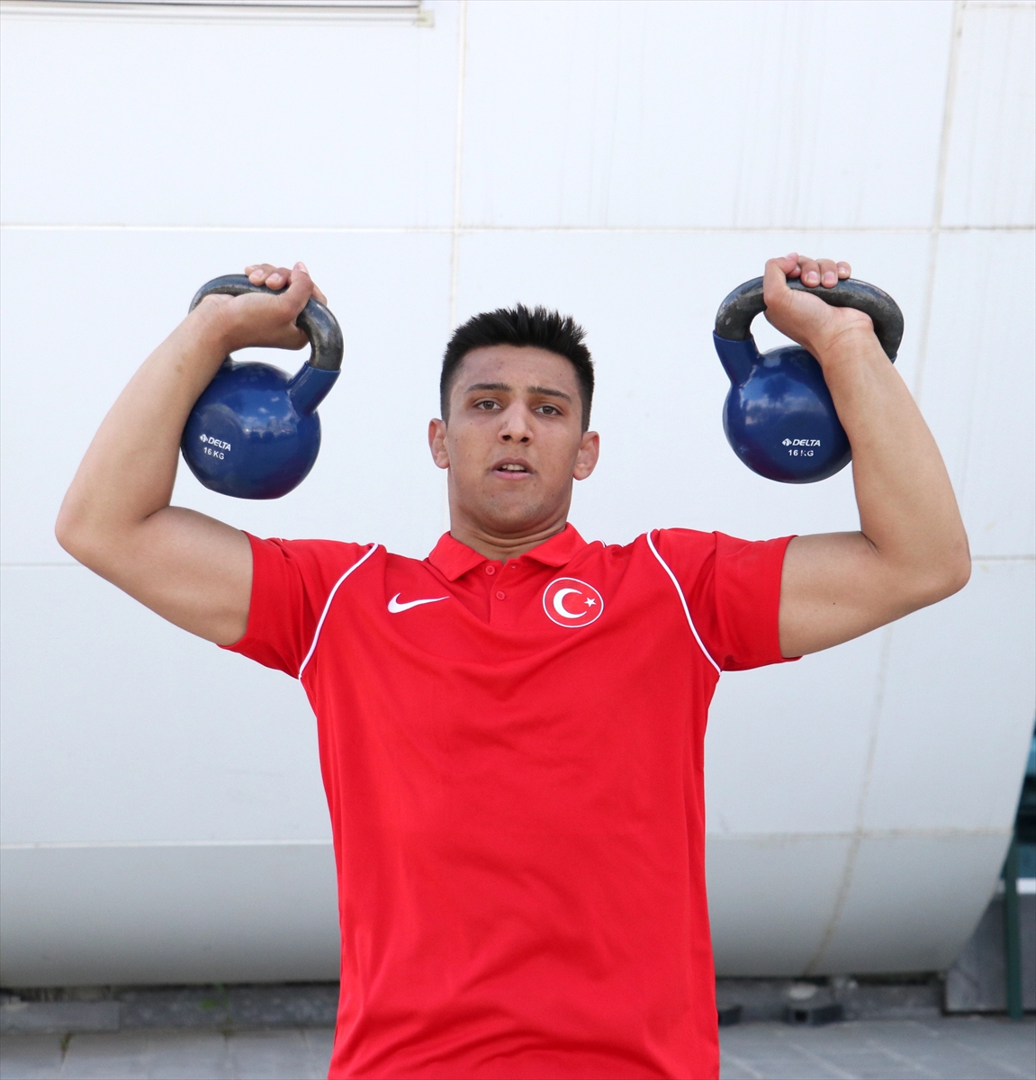 Depremzede milli güreşçi, Türkiye şampiyonluğunun ardından Avrupa Şampiyonası'na hazırlanıyor