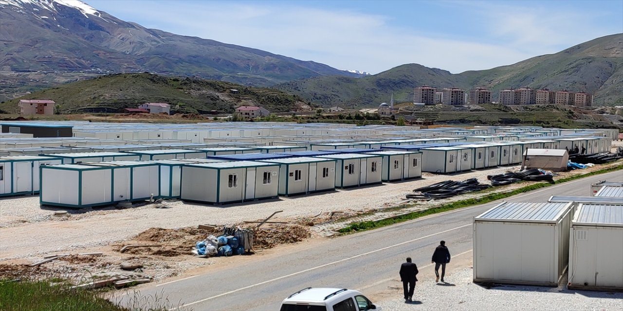 Çelikhan'a 300 konteyner yerleştirilmesi tamamlandı.