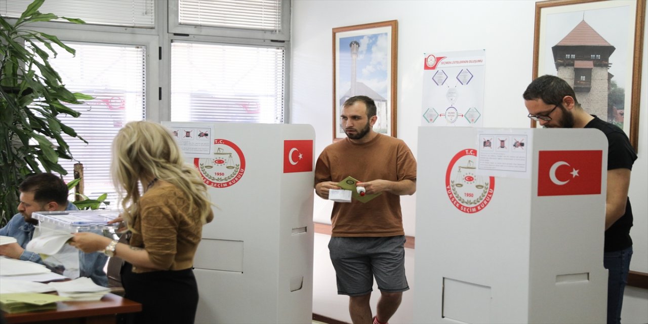 Karadağ'da 14 Mayıs seçimleri için oy kullanma işlemi başladı.